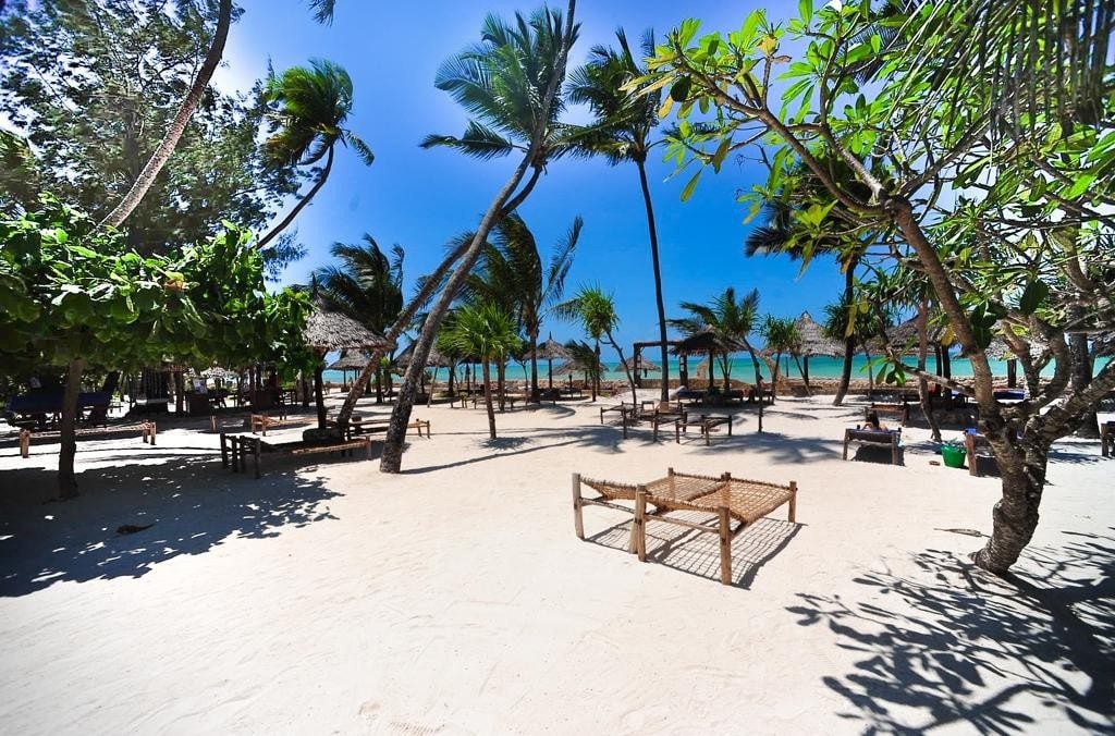 Zanzibar PalumboReef Beach Resort pláž